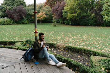 Wondering Between Notes on the Pesonal Journal