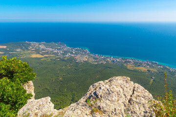 Fototapeta na wymiar View from Ai Petri Mountain to Yalta Mountain