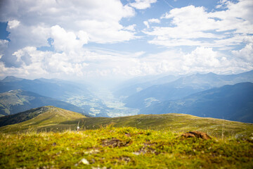 Naklejka premium dale vale with cloudy sky