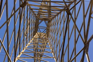 Electric tower for transporting electrical energy