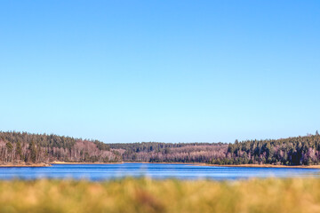 Un lac à l'horizon
