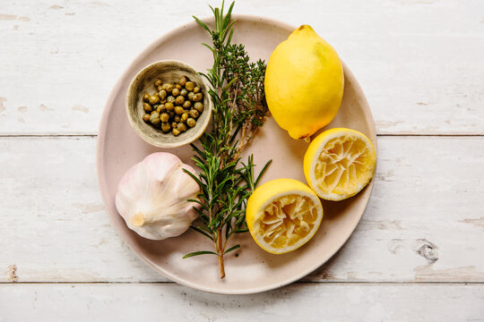 Garlic, herbs and other aromatic seasonings