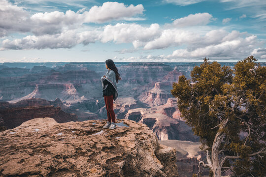 woman overlooking grand canyon