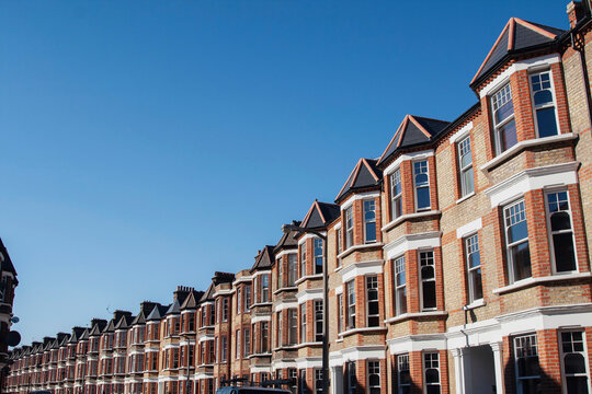 A curve of terraced houses in London on a bright sunny day.