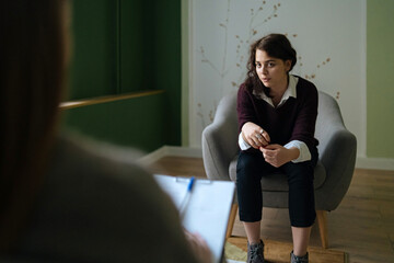 a woman shares her experiences with a psychotherapist
