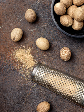 Whole and Ground Nutmeg