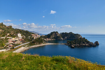 Fototapeta na wymiar the coast of Sicily near Taormina on a beautiful sunny day in spring