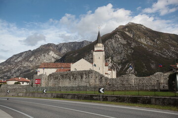 Venzone è un'antica cittadina rasa al suolo dal terremoto del 1976 e ricostruita così come era...