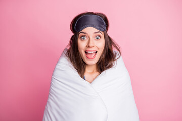 Photo portrait of excited girl covered in blanket isolated on pastel pink colored background