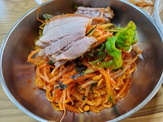 Meat bibim-guksu