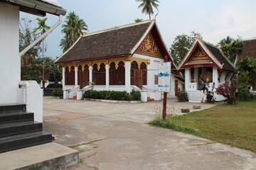 Fototapeta na wymiar buddhist temple (wat visunarat) in luang prabang (laos)
