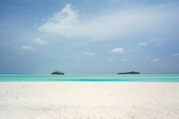 Fototapeta na wymiar Uninhabited tropical island with palm trees. empty space with beautiful turquoise lagoon