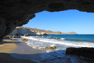 playa almería los escullos isleta del moro cabo de gata cueva 4M0A2673-as21 - obrazy, fototapety, plakaty