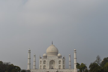 Obraz premium Beautiful a Structures Monuments Gardens with Flowers in Agra and Taj Mahal
