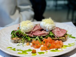 bruschetta with beef and poached egg