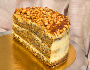 Type of cake on stand