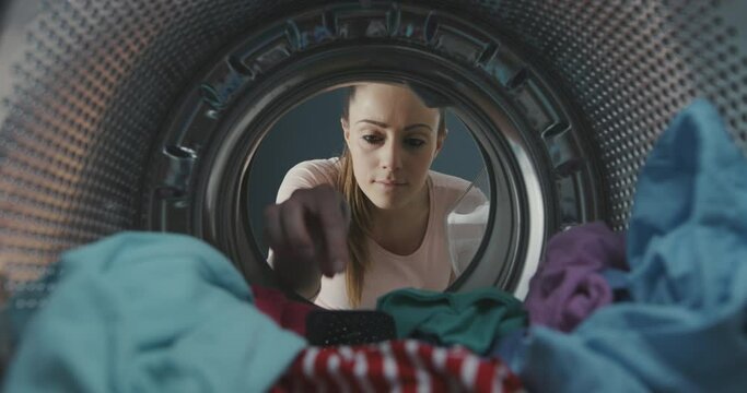 Woman finds her smartphone in the washing machine