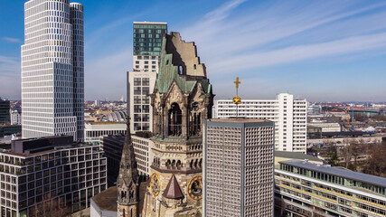 Fototapeta na wymiar Famous Kaiser Wilhelm Memorial Church in Berlin - urban photography