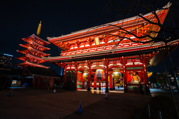 夜の浅草寺
