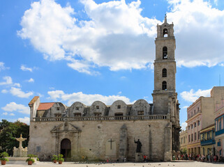 Obraz premium Eglise d'une place à la Havane, Cuba