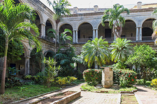 Jardin du mus&eacute;e de l'art colonial &agrave; La Havane, Cuba