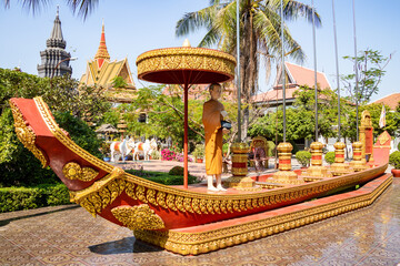 Fototapeta premium a buddhist golden and yellow monument and temple