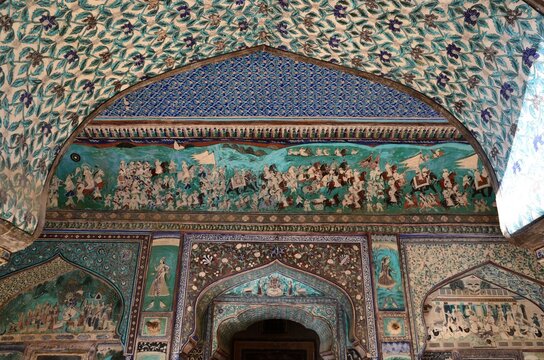 Awesome paintings of walls an ceiling at Taragarh fort