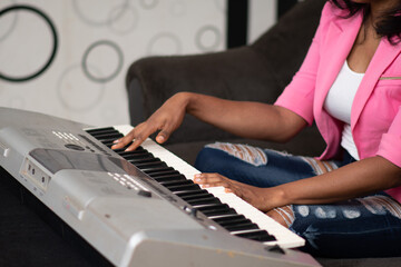 Fototapeta na wymiar young black woman playing piano