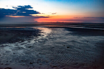 Sonnenuntergang im Wattenmeer bei Niedrigwasser