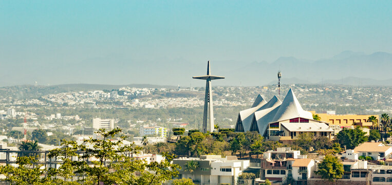 La Lomita, sitio tur&iacute;stico donde se ubica la iglesia de nuestra se&ntilde;ora de Guadalupe y adem&aacute;s es un mirador para observar la ciudad.