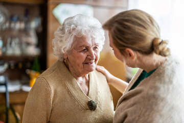 Health visitor talking to a senior woman during home visit
 - obrazy, fototapety, plakaty