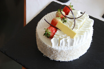 Cafe - Pound coconut cake with strawberry