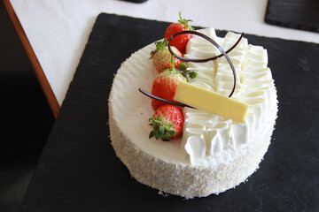 Cafe - Pound coconut cake with strawberry
