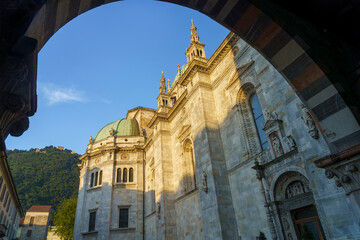 Fototapeta na wymiar Como, Italy: historic center at evening: the cathedral