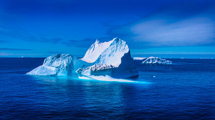 Fototapeta na wymiar Floating iceberg in Antarctica
