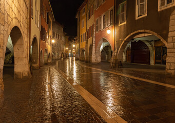 Fototapeta na wymiar Annecy. View of the Old City at night.