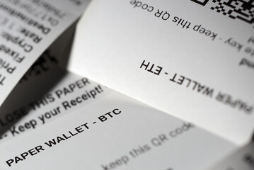 Bitcoin und Ethereum Kryptowährung Quittung Beleg,
 Cold Paper Wallet digitales Geld Währung Zahlungsmittel mit Blockchain