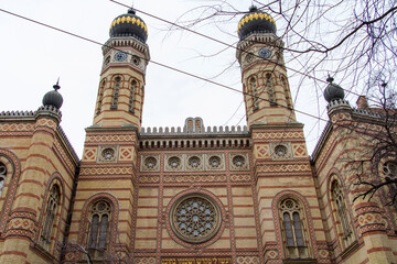 Fototapeta na wymiar Sinagoga judia de la ciudad de Budapest en el pais de Hungria