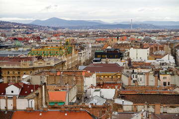 Fototapeta na wymiar Panoramica, vista o skyline desde la catedral o basilica de San Esteban de la ciudad de Budapest, pais de Hungria