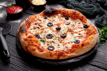 Traditional italian artisanal pizza. tasty and delicious made with tomatoes, olives , cheese and basil, high quality photo with copyspace