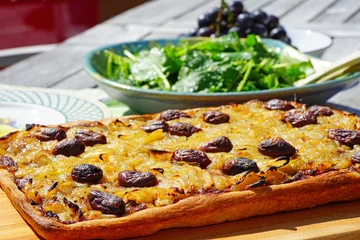 Papier Peint photo autocollant Nice A French pissaladiere tart with onions and black olives