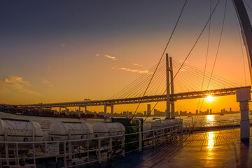 さるびあ丸の甲板から横浜の夕景