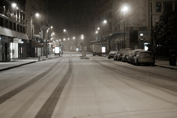 Fototapeta na wymiar Paris rue neige nuit