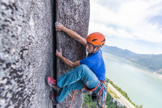 Trad climbing, Stawamus Chief, Squamish, British Columbia, Canada