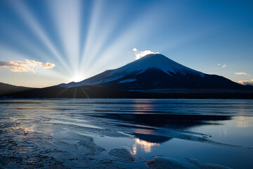 山中湖と富士山の夕景