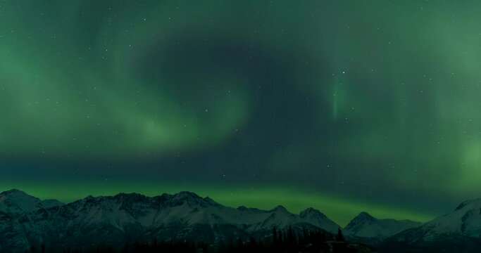 4K Aurora over mountain range in Alaska - Northern Lights AK
