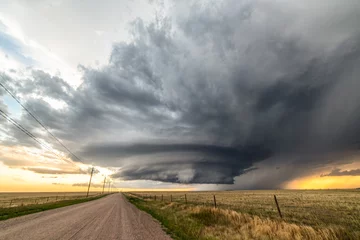 Zelfklevend Fotobehang Incredible supercell spinning across Wyoming, sky full of dark storm clouds © Image Source