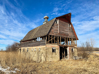 Fototapeta na wymiar Old Livestock Barn structure in rural Minnesota
