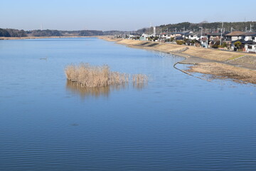 谷田川（やだがわ）／ 茨城県の南部を流れる谷田川は、牛久沼の北側に流入し、南側から流出して小貝川に合流する、利根川水系の一級河川です。東谷田川と呼ばれることもあり、牛久沼から流出した後の谷田川は、八間堀（はっかんぼり）と呼ばれています。写真は茎崎運動公園の周辺です。