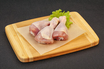 Raw chicken drumsticks for cooking